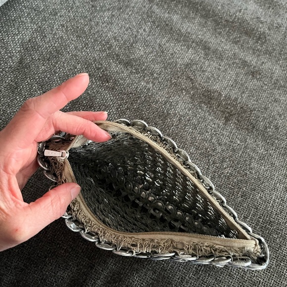 ♻️ Unique re-purposed can tab clutch - gently used - small w wristlet + zipper - Picture 3 of 3